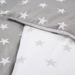 Babybettwäsche LITTLE STARS - Grau-Weiß - 100x135 cm - Kinderbettwäsche aus weichem Baumwollstoff 6 Babybettwäsche LITTLE STARS - Grau-Weiß - 100x135 cm - Kinderbettwäsche aus weichem Baumwollstoff -Heimtextilien Verkäufe 0295004200 02 1600Wx1600H