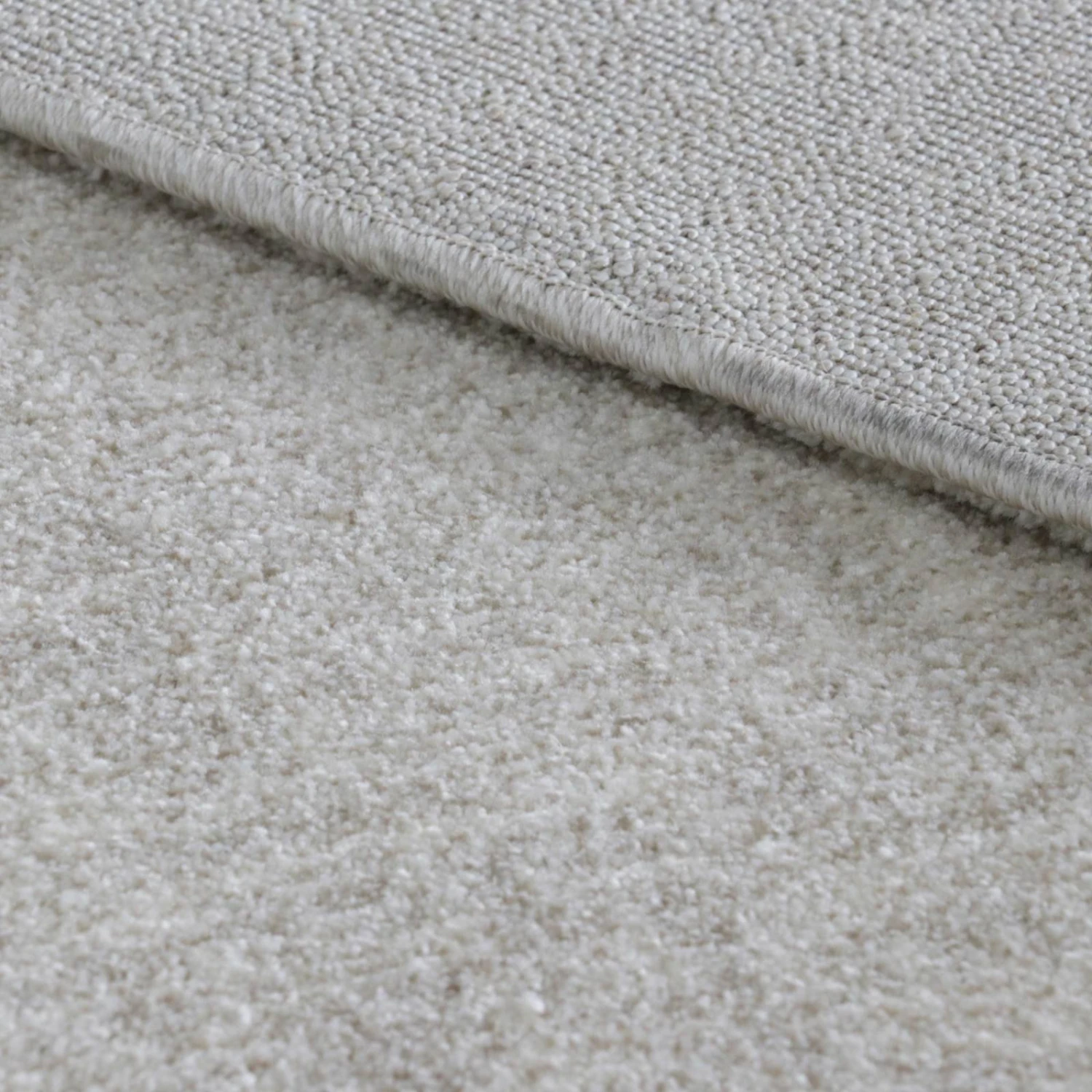 Kurzflor-Teppich beige 120x170 cm - Elegant & pflegeleicht - für Wohnzimmer & Schlafzimmer 6 Kurzflor-Teppich beige 120x170 cm - Elegant & pflegeleicht - für Wohnzimmer & Schlafzimmer – Bild 4