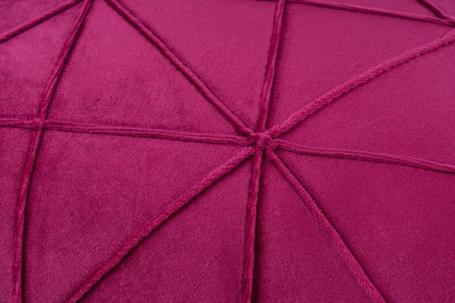 Samtige Decke & Kissen 'Beere' mit Zierstreifen – Gemütlichkeit für Ihr Zuhause 5 Samtige Decke & Kissen 'Beere' mit Zierstreifen – Gemütlichkeit für Ihr Zuhause – Bild 3