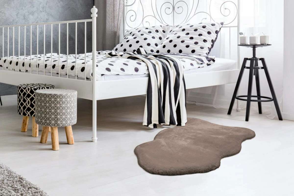 Teppich RABBIT LIGHT SHEEPSKIN 800 - taupe - 60x90 cm | Kunstfelle & Teppiche | Hochwertiger Schafsfell-Teppich 6 Teppich RABBIT LIGHT SHEEPSKIN 800 - taupe - 60x90 cm | Kunstfelle & Teppiche | Hochwertiger Schafsfell-Teppich – Bild 4